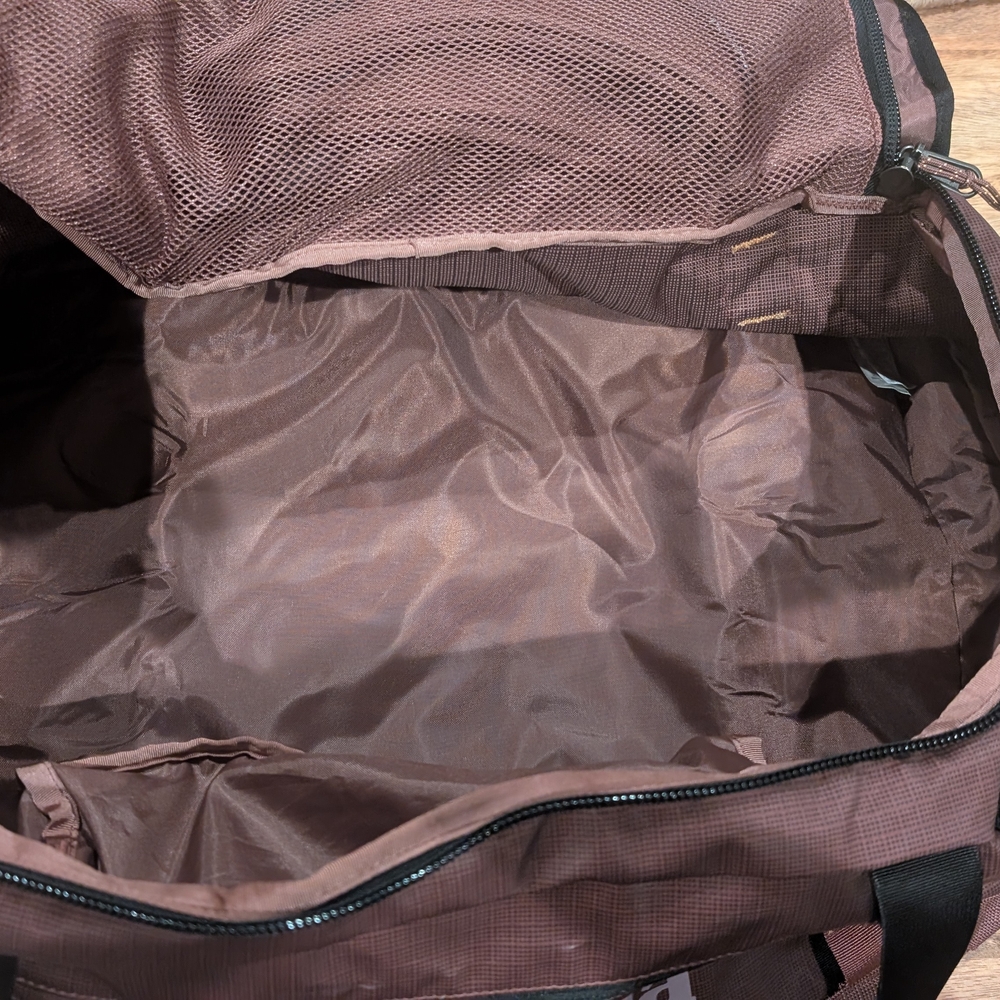Patagonia 40L Burgundy Travel Bag - Picture 4 of 7